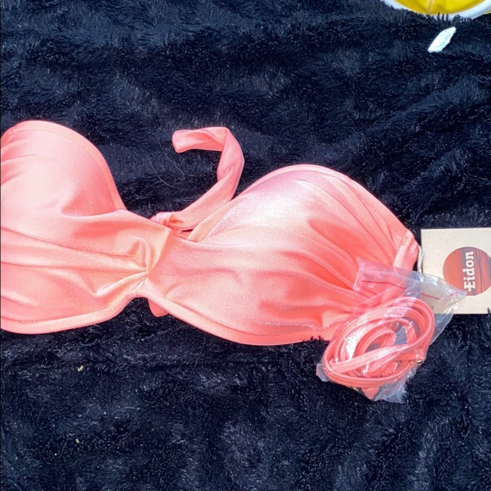 Size small but fits more like a C cup